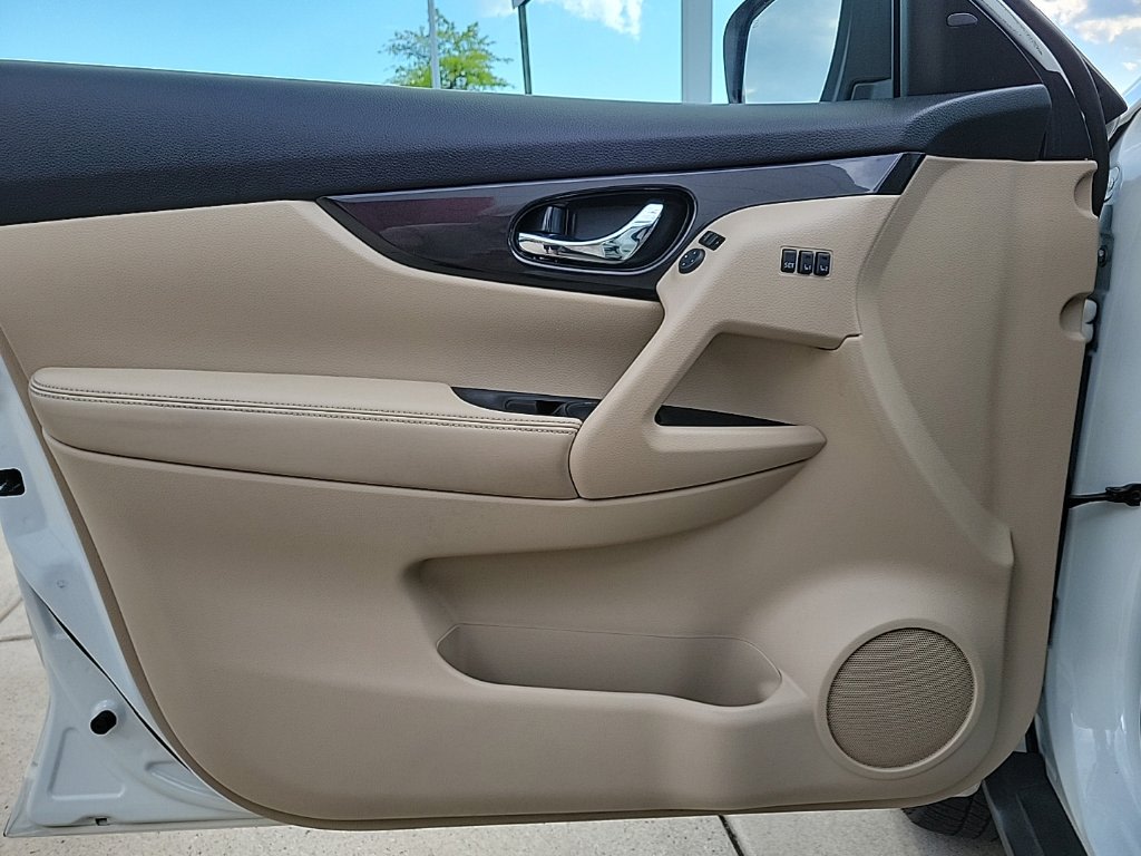 Thumbnail: 2020 Nissan Rogue - 26