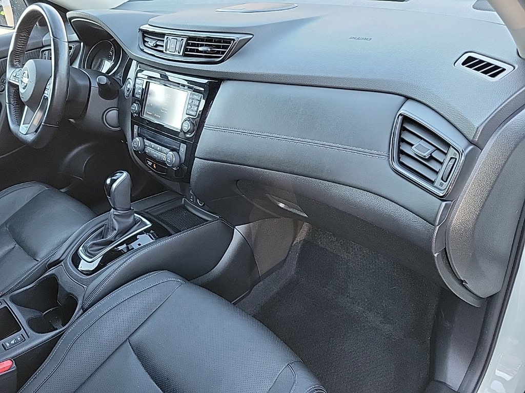 Thumbnail: 2017 Nissan Rogue - 2