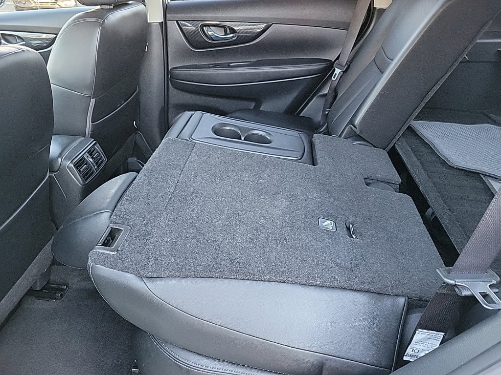 Thumbnail: 2017 Nissan Rogue - 23