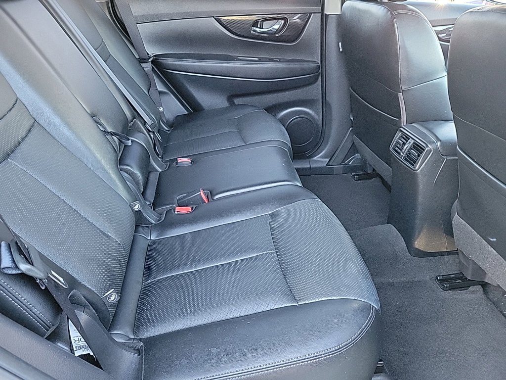 Thumbnail: 2017 Nissan Rogue - 21