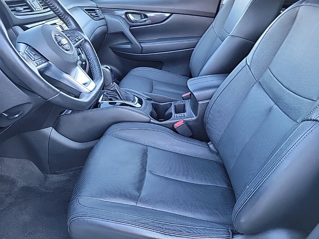 Thumbnail: 2017 Nissan Rogue - 24