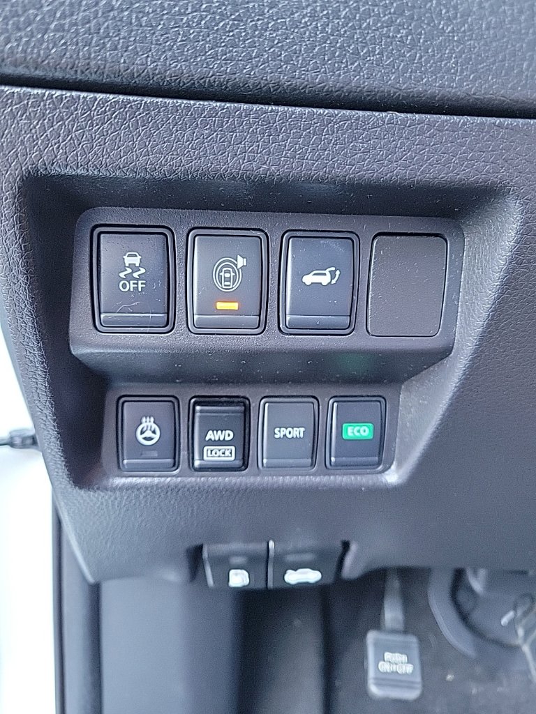 Thumbnail: 2017 Nissan Rogue - 32