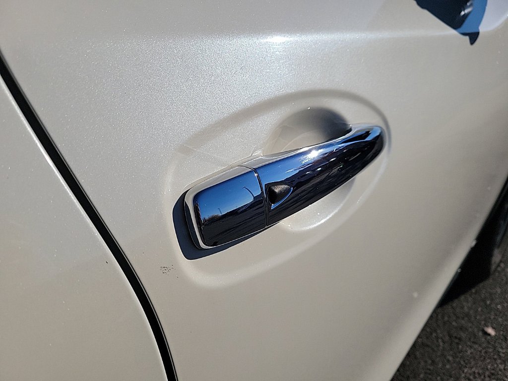 Thumbnail: 2017 Nissan Rogue - 7