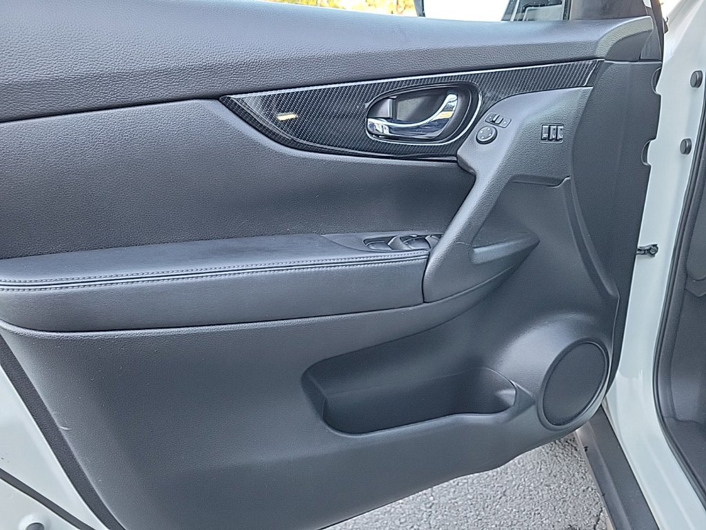 Thumbnail: 2017 Nissan Rogue - 28