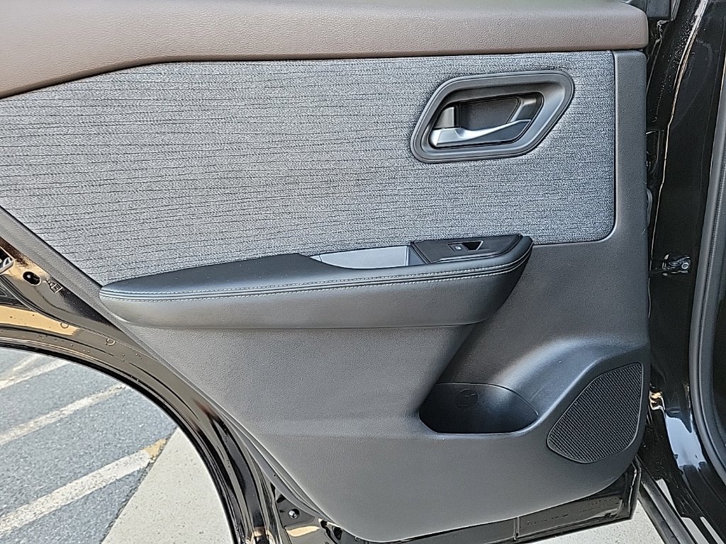 Thumbnail: 2023 Nissan Rogue - 24