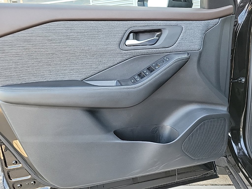 Thumbnail: 2023 Nissan Rogue - 25