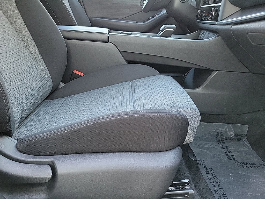 Thumbnail: 2023 Nissan Rogue - 15