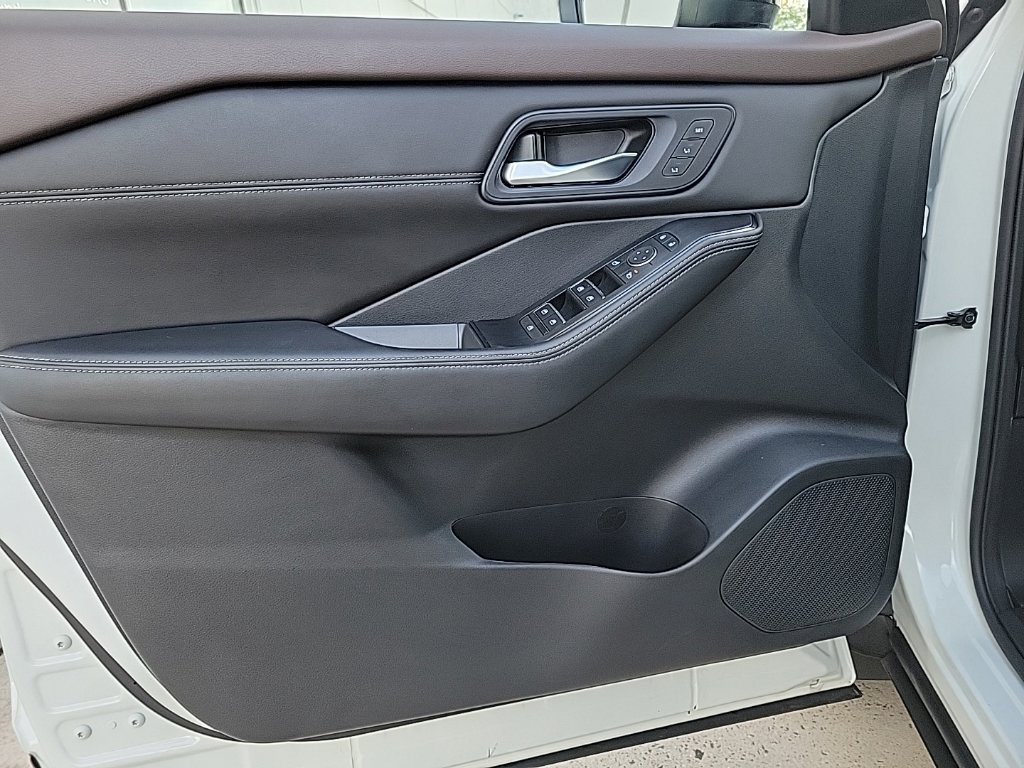 Thumbnail: 2022 Nissan Rogue - 24