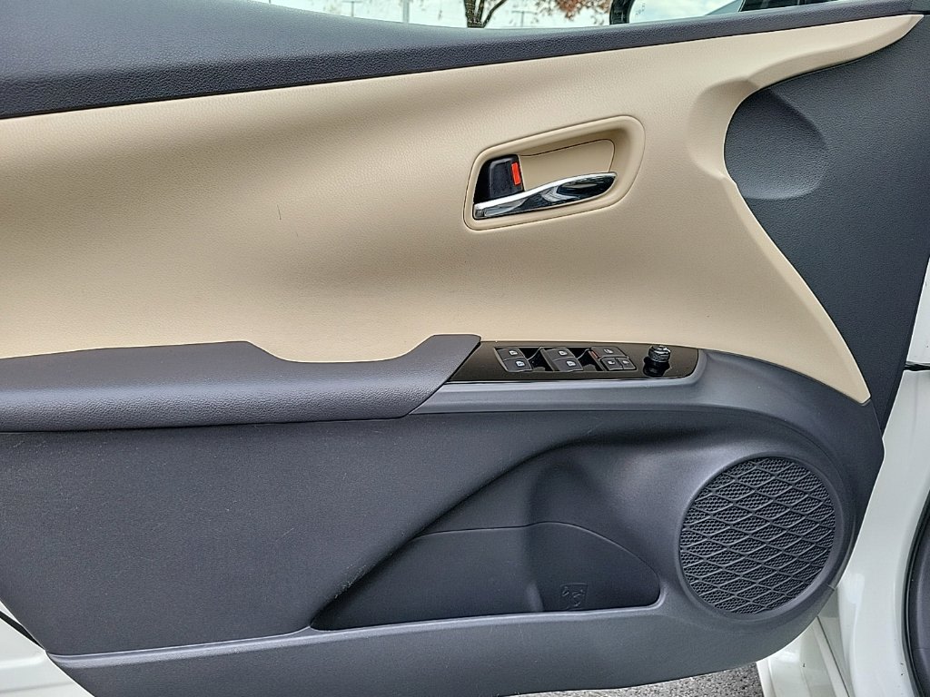 Thumbnail: 2018 Toyota Prius - 30