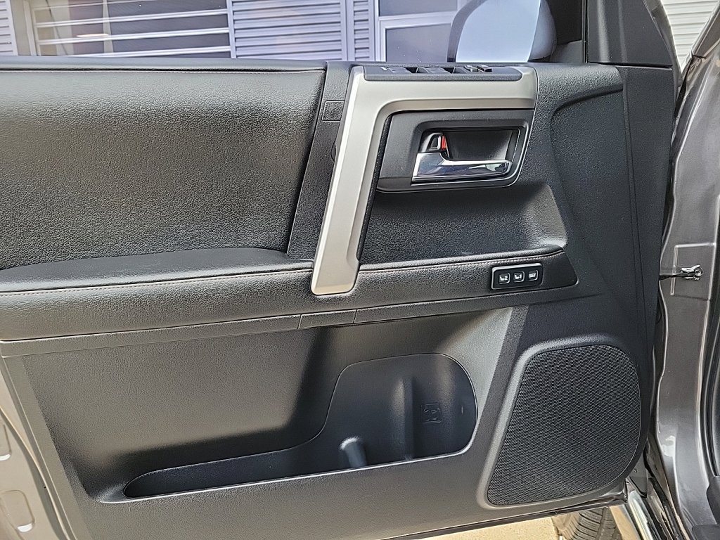 Thumbnail: 2014 Toyota 4Runner - 30