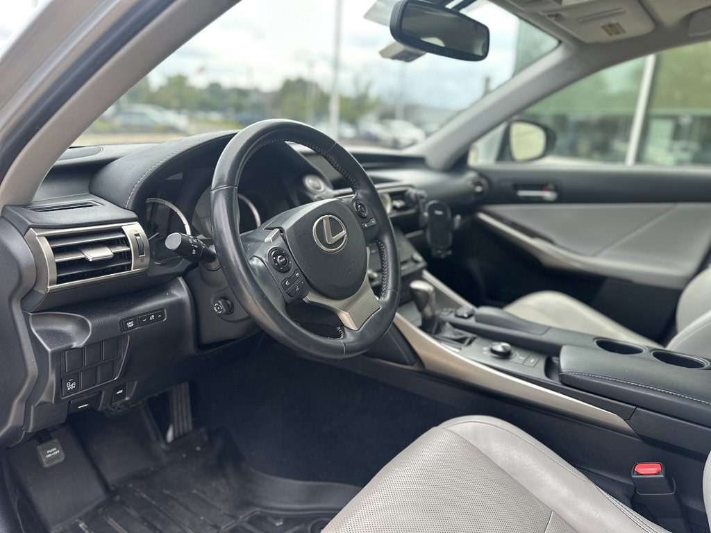 Thumbnail: 2015 Lexus IS - 2
