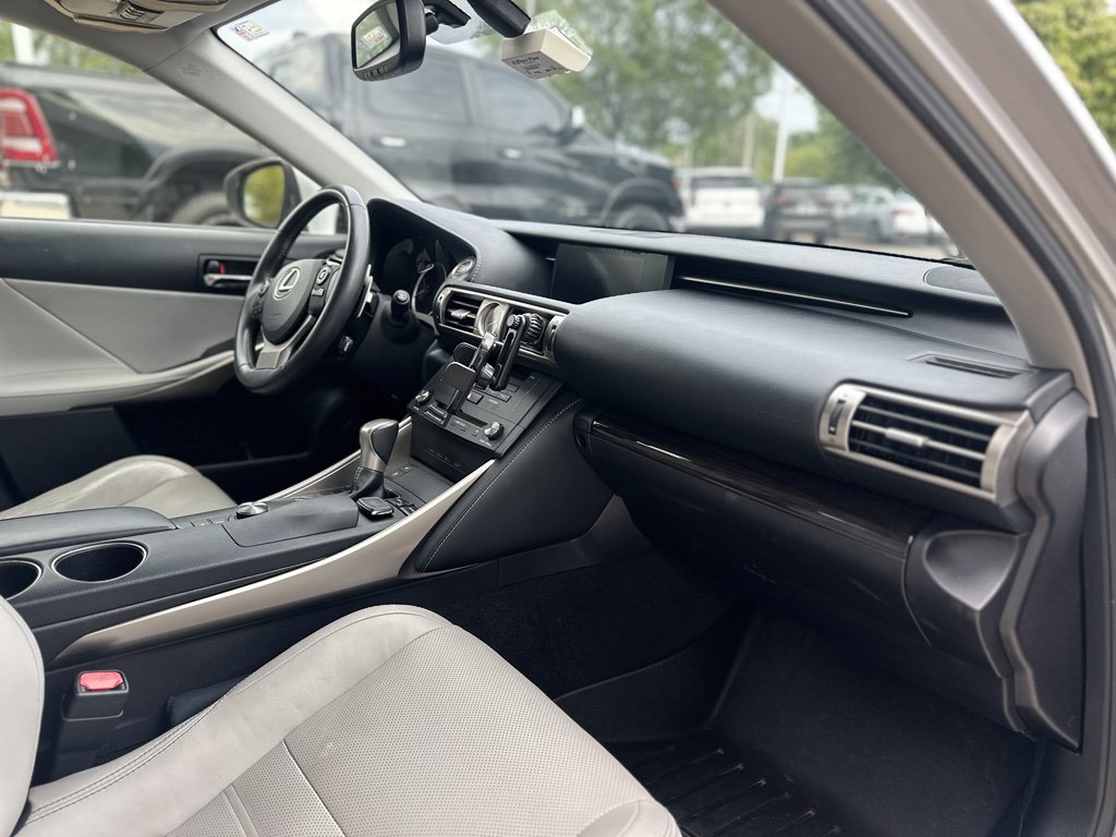 Thumbnail: 2015 Lexus IS - 8