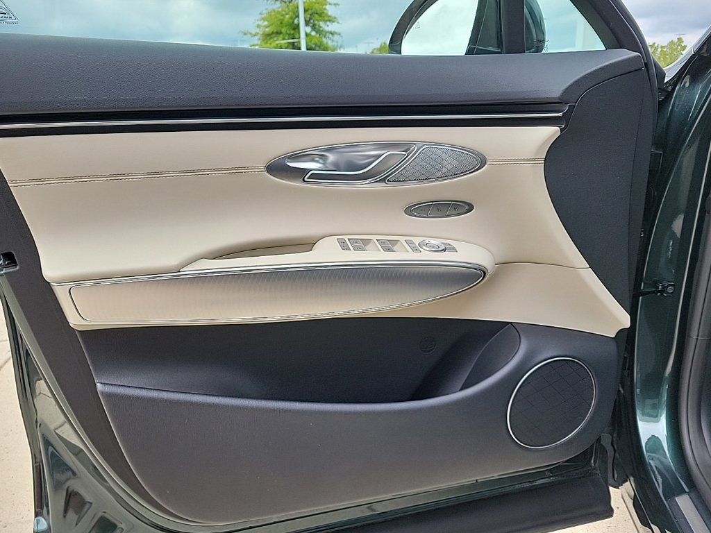 Thumbnail: 2023 Genesis GV70 - 29