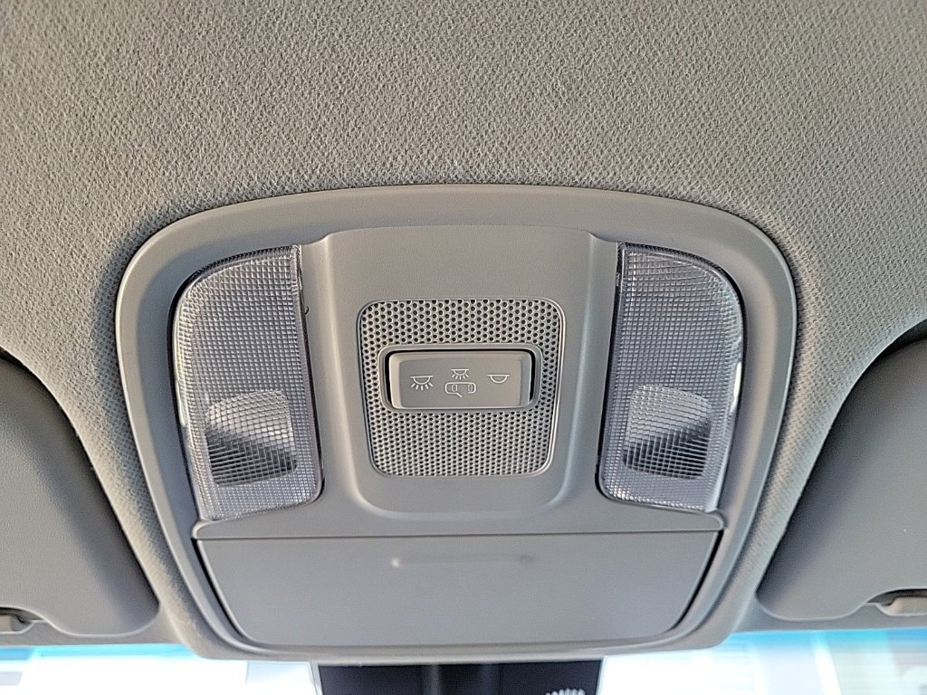 Thumbnail: 2020 Kia Niro - 30