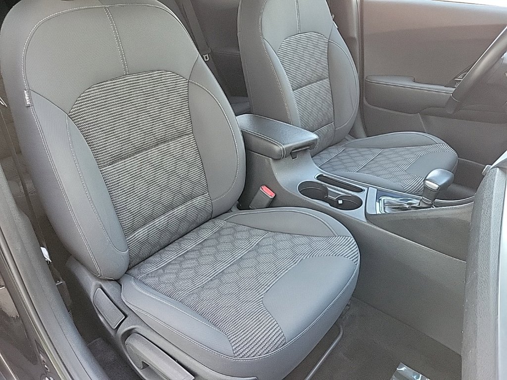 Thumbnail: 2020 Kia Niro - 22