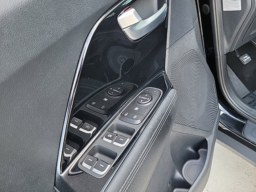 Thumbnail: 2020 Kia Niro - 28