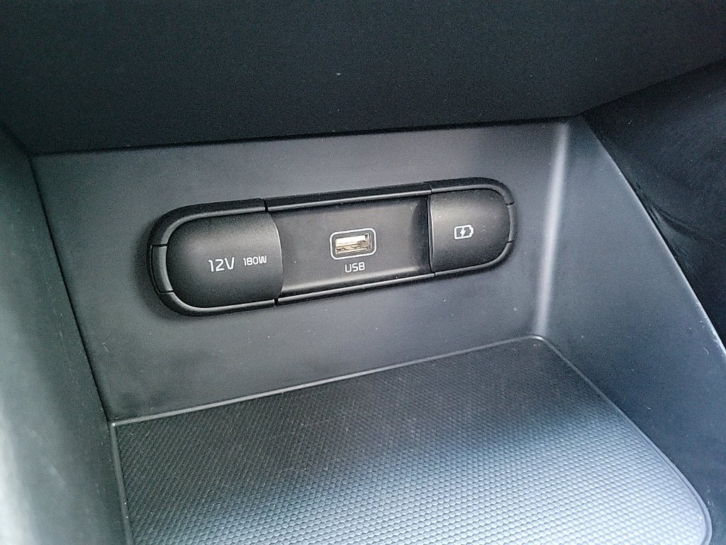 Thumbnail: 2020 Kia Niro - 26