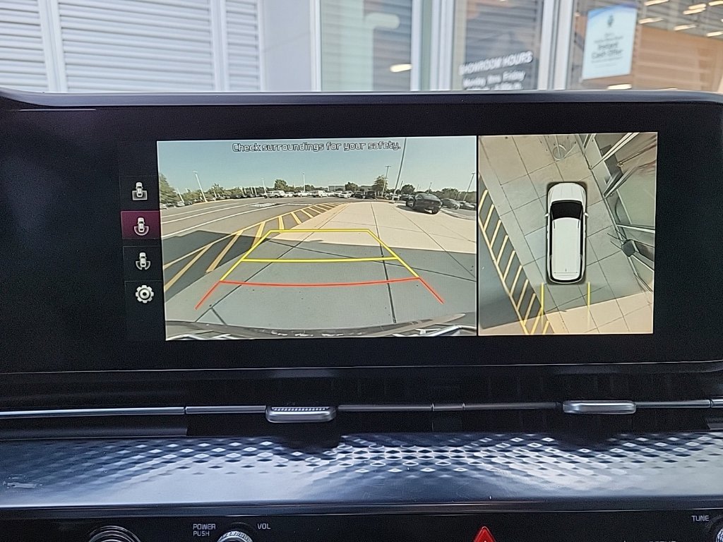 Thumbnail: 2022 Kia Carnival - 30