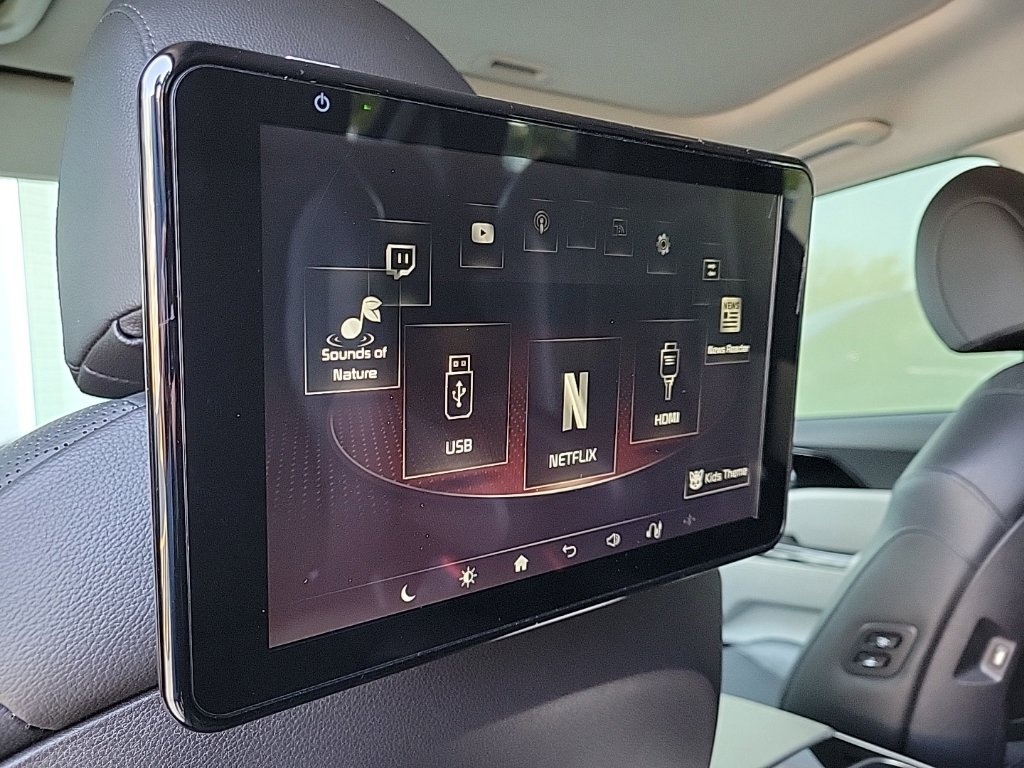 Thumbnail: 2022 Kia Carnival - 13