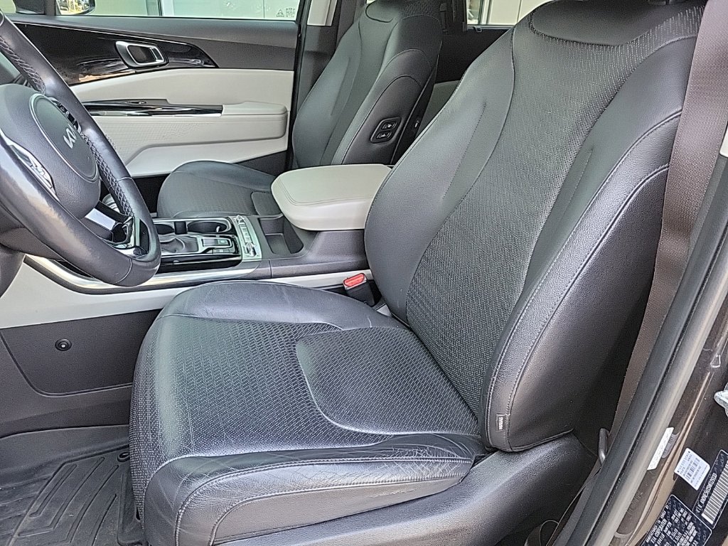 Thumbnail: 2022 Kia Carnival - 10