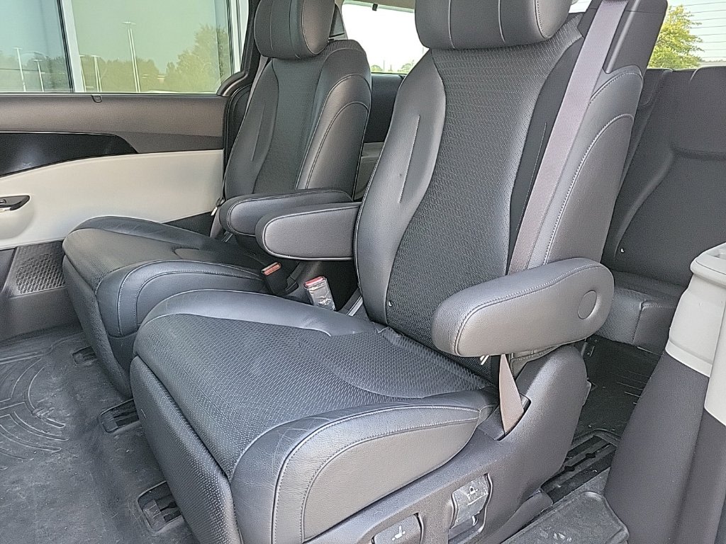 Thumbnail: 2022 Kia Carnival - 12