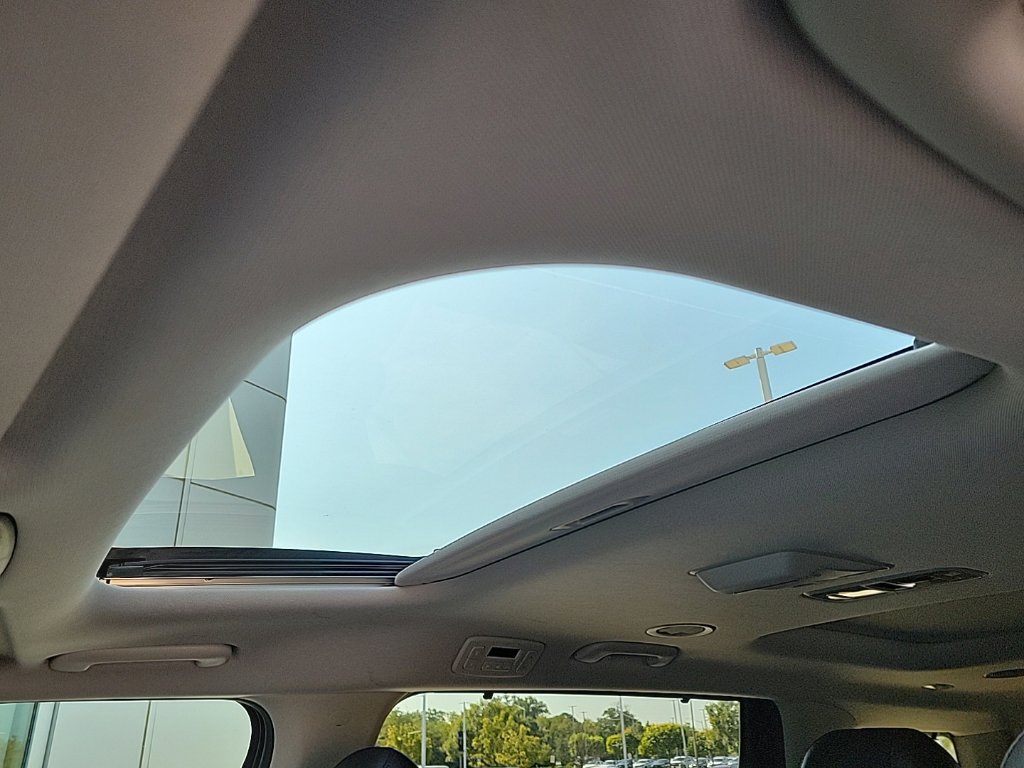 Thumbnail: 2022 Kia Carnival - 36