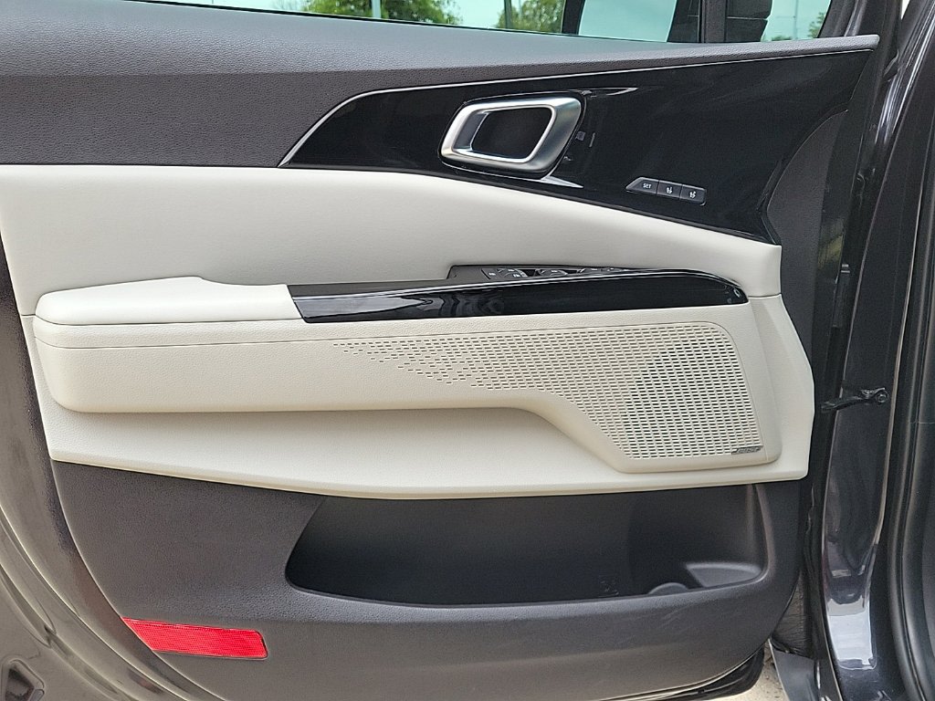 Thumbnail: 2022 Kia Carnival - 33