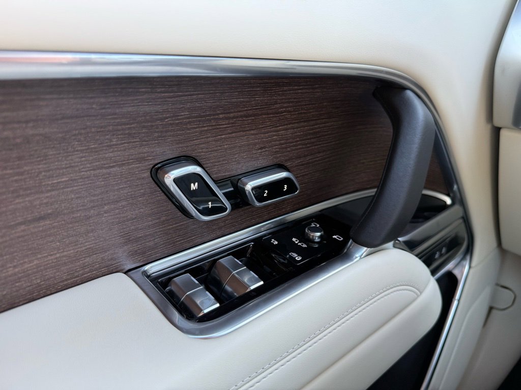 Thumbnail: 2025 Land Rover Range Rover - 16