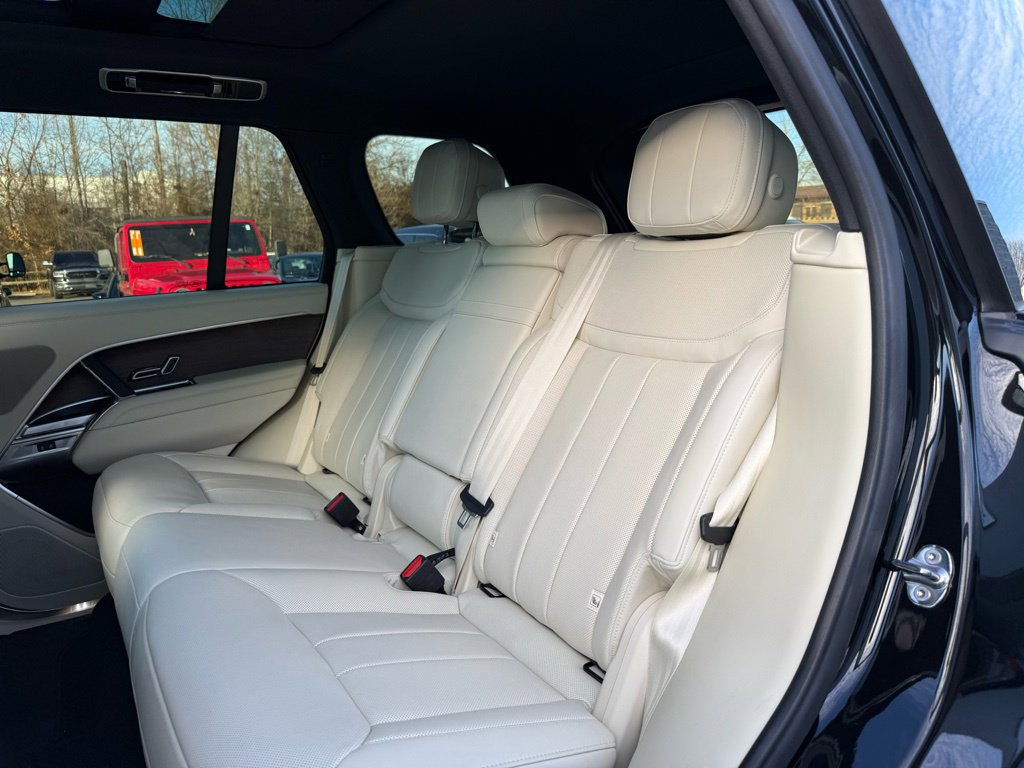 Thumbnail: 2025 Land Rover Range Rover - 9