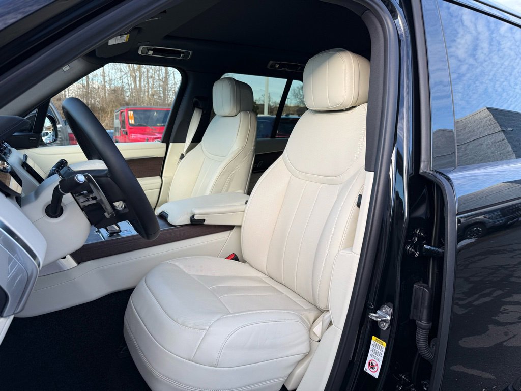 Thumbnail: 2025 Land Rover Range Rover - 7