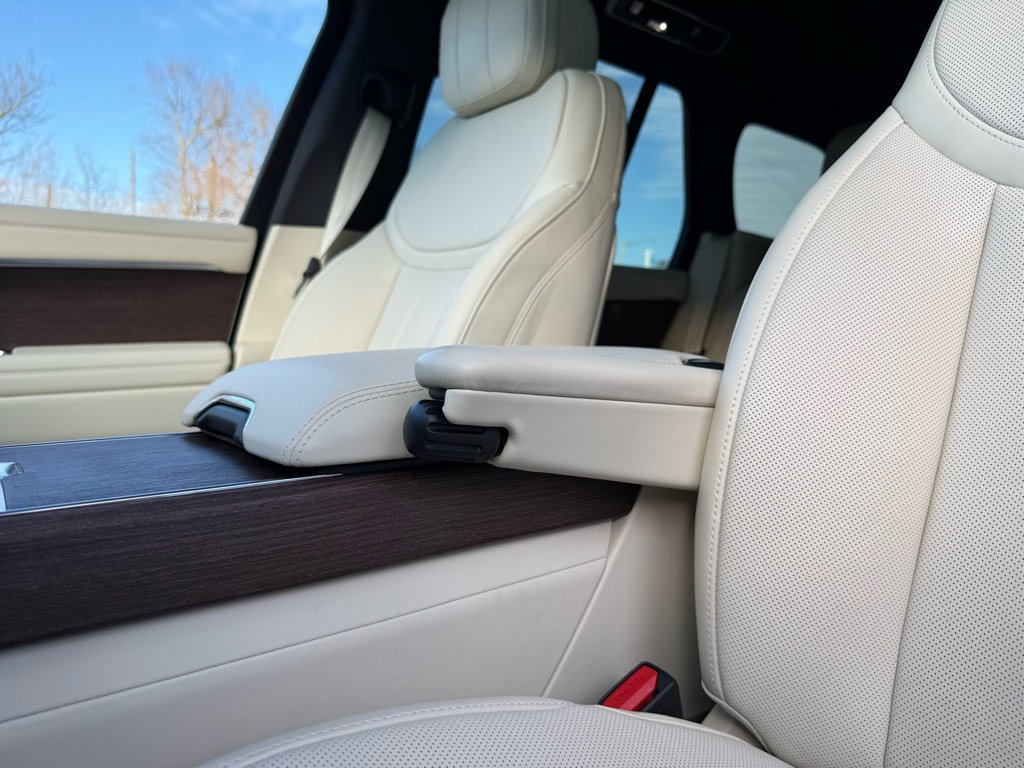 Thumbnail: 2025 Land Rover Range Rover - 8