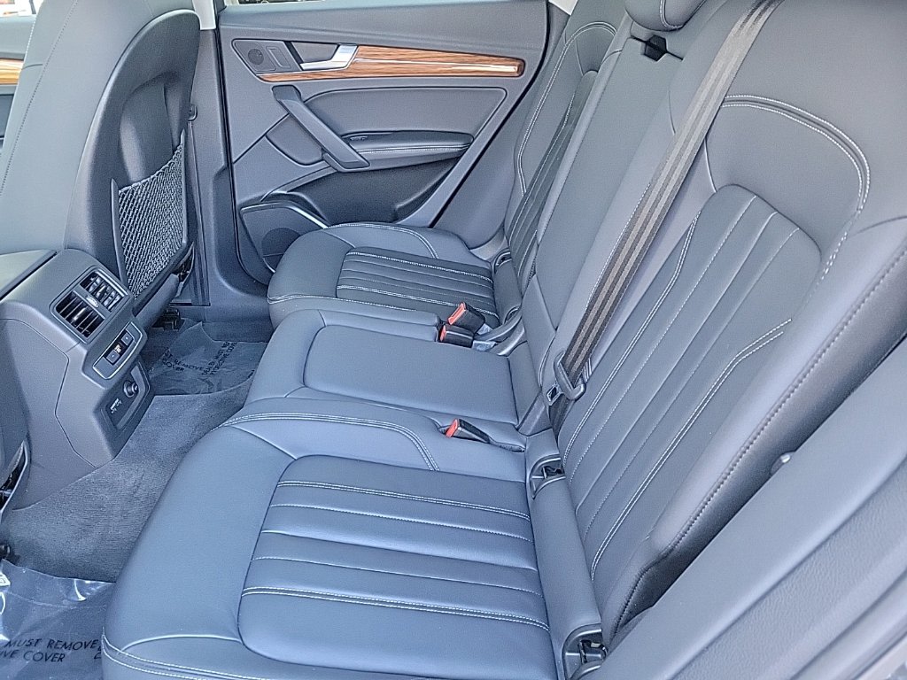 Thumbnail: 2021 Audi Q5 - 11