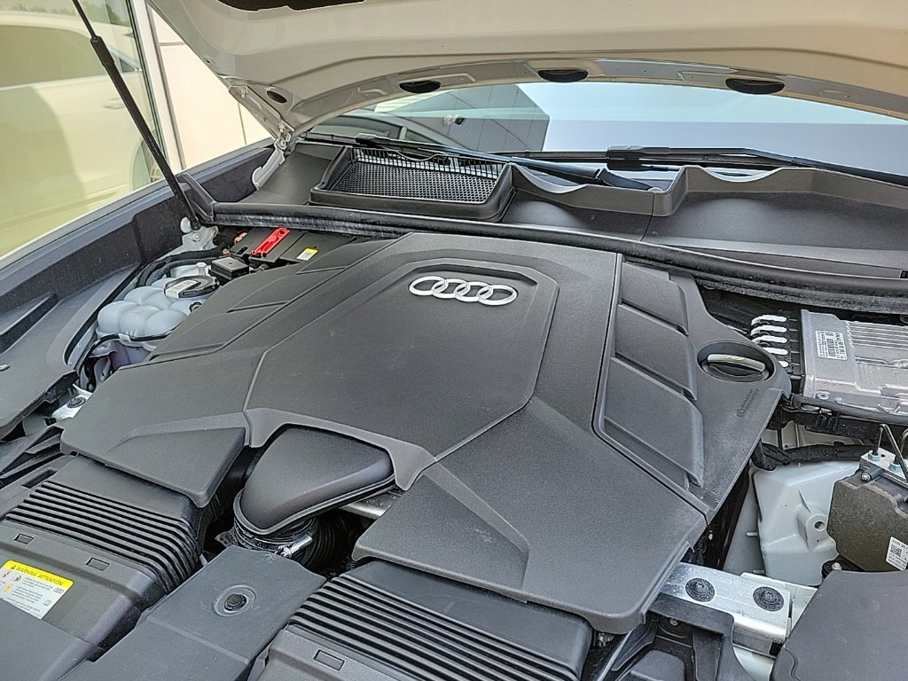 Thumbnail: 2021 Audi Q8 - 8