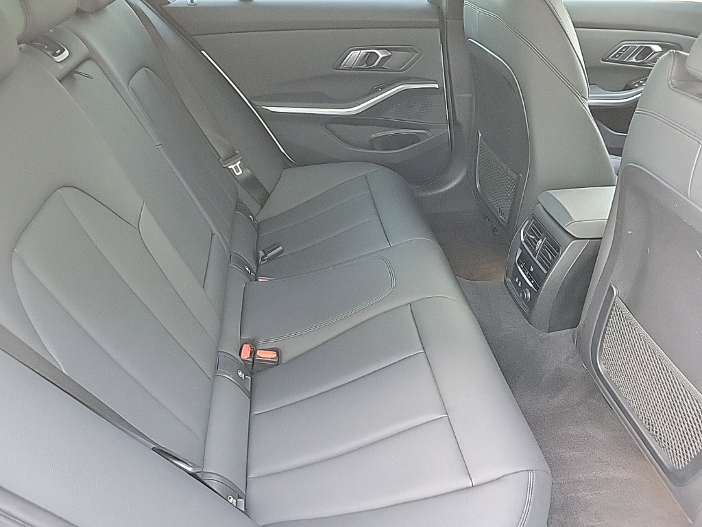 Thumbnail: 2019 BMW 3 Series - 24
