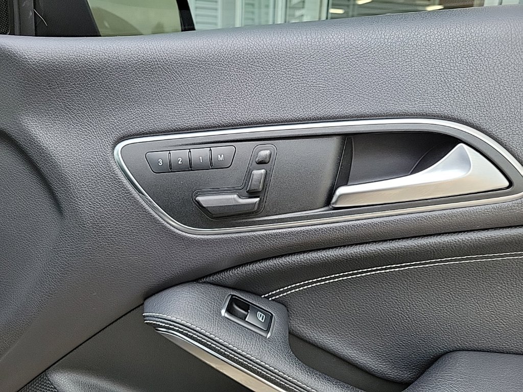 Thumbnail: 2014 Mercedes-Benz CLA - 23