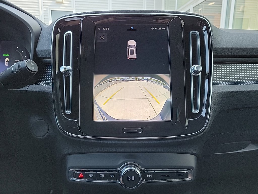 Thumbnail: 2021 Volvo XC40 - 26