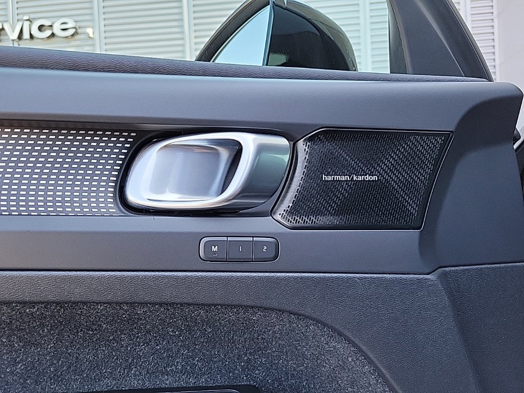 Thumbnail: 2021 Volvo XC40 - 30