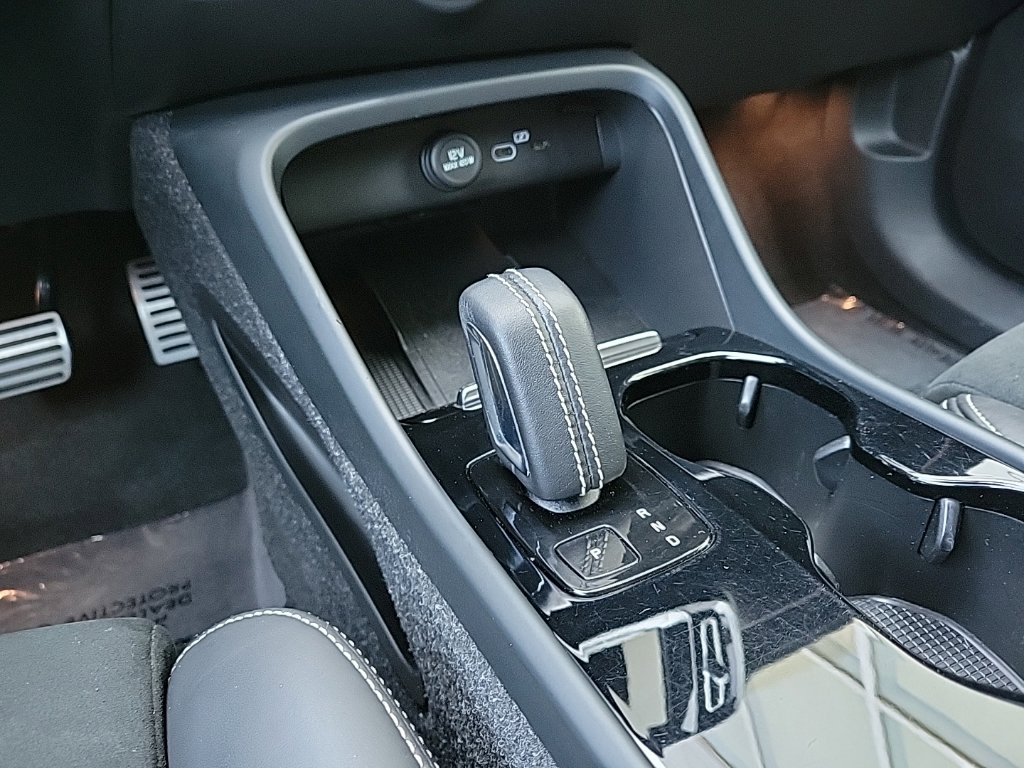 Thumbnail: 2021 Volvo XC40 - 13