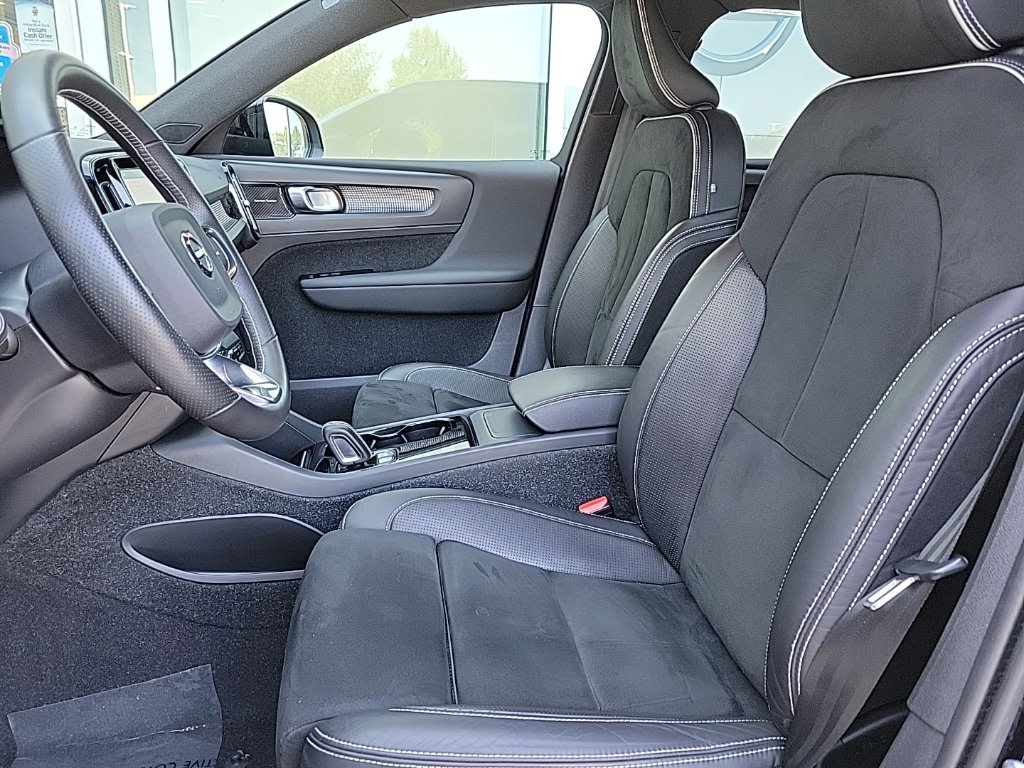 Thumbnail: 2021 Volvo XC40 - 9