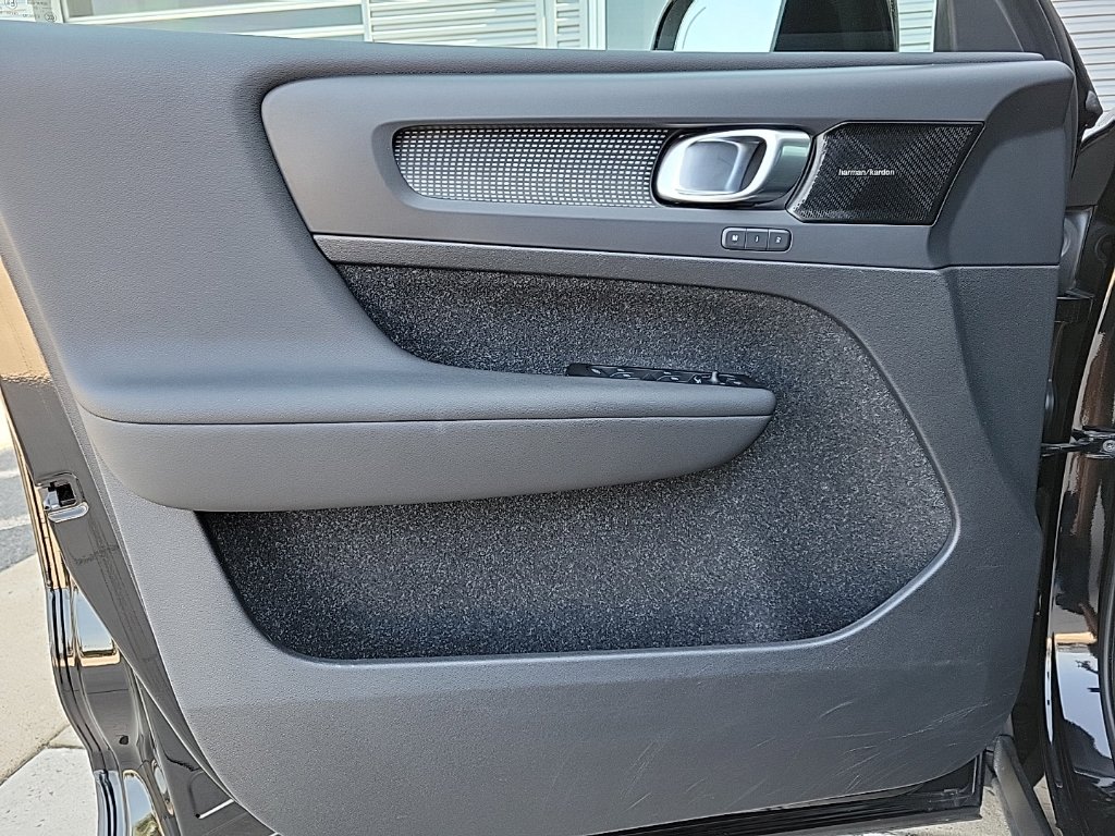 Thumbnail: 2021 Volvo XC40 - 28