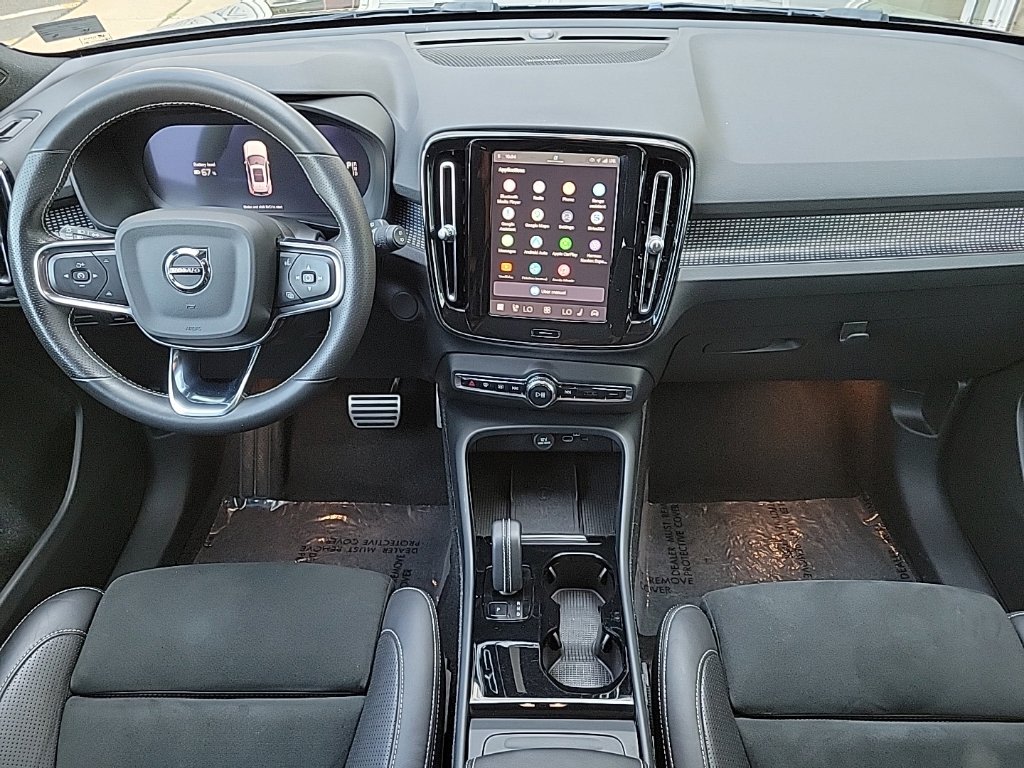 Thumbnail: 2021 Volvo XC40 - 2