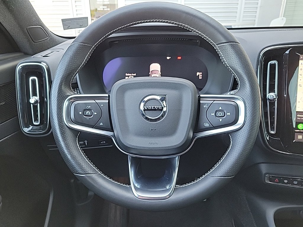 Thumbnail: 2021 Volvo XC40 - 8