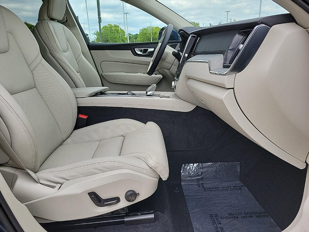 Thumbnail: 2023 Volvo XC60 - 10