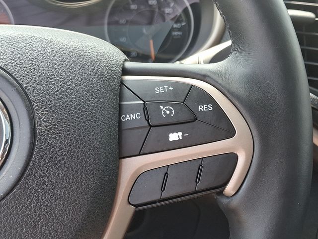 Thumbnail: 2016 Jeep Cherokee - 23
