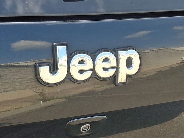 Thumbnail: 2016 Jeep Cherokee - 7