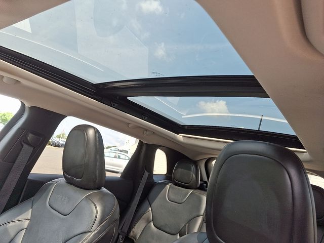 Thumbnail: 2016 Jeep Cherokee - 19