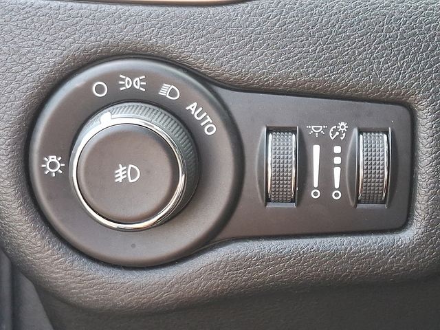 Thumbnail: 2016 Jeep Cherokee - 27