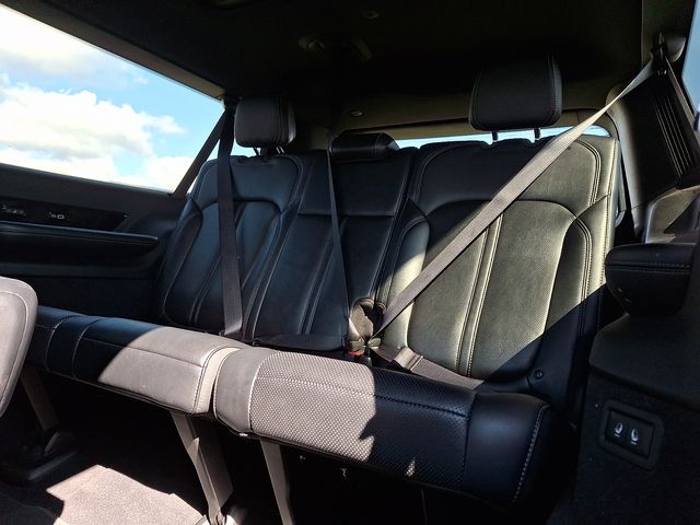 Thumbnail: 2024 Jeep Grand Wagoneer L - 19