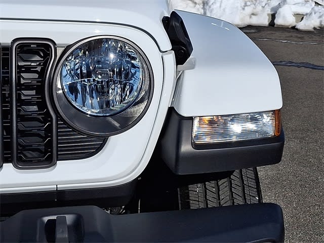 Thumbnail: 2024 Jeep Gladiator - 16