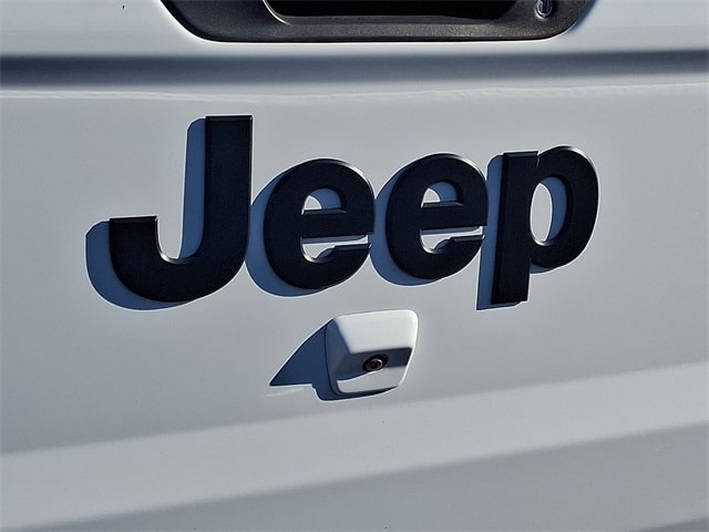 Thumbnail: 2023 Jeep Gladiator - 31